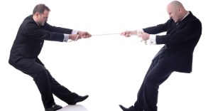 cabo-de-guerra-cabo-de-forca-disputa-entre-executivos-rivalidade-entre-empresas